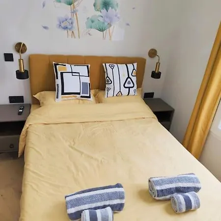 Close To Eiffel Tower * 巴黎