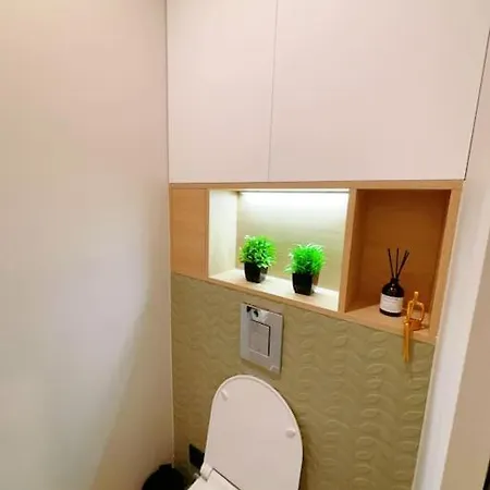 Close To Eiffel Tower *