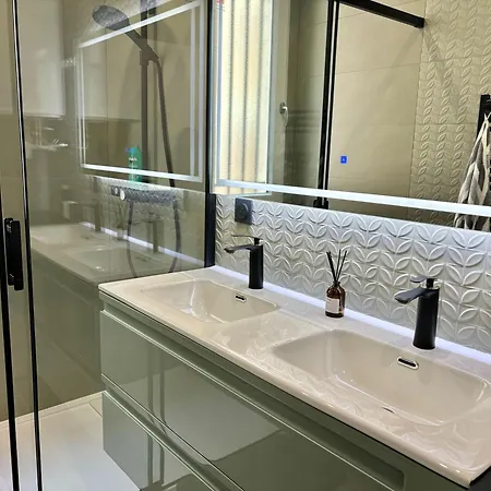 Close To Eiffel Tower * 巴黎